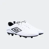 Championes de fútbol Umbro Classico III HG, color negro con detalles en blanco.