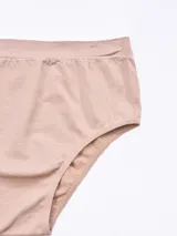 Bombacha de tiro alto, color blanco, sin costuras visibles (seamless).