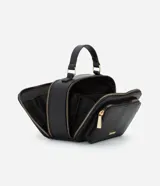 Bolso bandolera negro con correa de mano fija y asa larga ajustable desmontable. Cuenta con bolsillo delantero y cierre por cremallera.