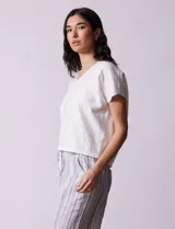 Buzo tejido color lila, marca Ninety. Escote en V. Calado en escote y delantera.