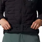 Campera gris con cierre frontal, bolsillos laterales con cierre y logo de la marca en el pecho.