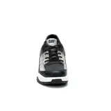 Zapatillas urbanas negras con detalles plateados y suela chunky blanca.