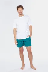 Short de baño color coral con cintura elástica y cordón ajustable.