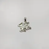 Dije con forma de rana de plata 925 con incrustaciones de nácar en el cuerpo y circonitas en la cabeza.