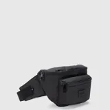 Riñonera negra de poliéster con múltiples compartimentos con cierre y correa ajustable con hebilla. Diseño impermeable.