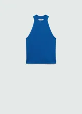 Top verde esmeralda de tejido de punto fino, cuello halter y diseño entallado.