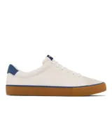 Sneaker de hombre marca Columbia, modelo Bonehead Lea en color Sea Salt. Confeccionado con una mezcla de cuero y materiales sintéticos, cuenta con detalles en azul en el talón y la lengüeta, entresuela de EVA para mayor comodidad y suela de goma color caramelo con tecnología Omni-Grip™ para tracción en diversas superficies.