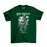 Remera negra de algodón con estampado de Bob Marley jugando al fútbol y las fechas 1945-1981. Diseño de la marca Emexem.