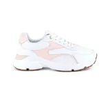 Championes blancos con detalles en rosa, suela gruesa marrón y cordones blancos.