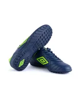Championes de fútbol 5 Umbro modelo Touch TF para hombre. Cuentan con capellada de cuero sintético azul marino, detalles y logo en color naranja, y suela de caucho diseñada para superficies de césped sintético.