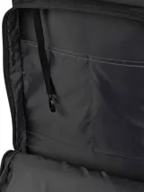 Mochila negra de poliéster ripstop 450D con detalles de cordón. Tiene un compartimento principal grande con bolsillo interior forrado, logotipo reflectante estampado, bolsillos laterales de malla, bolsillo frontal con cremallera y panel organizador con ranuras para bolígrafos y cordón para llaves.