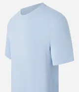 Conjunto de pijama corto celeste, confeccionado en viscosa canelada. Incluye remera de mangas cortas con cuello redondo y bermuda con cintura elástica.