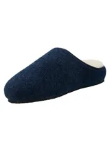 Pantufla cerrada azul marino de fieltro, con plantilla de corderito.