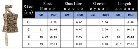 Top con estampado animal print, de un solo hombro y con detalle de lazo al cuello.