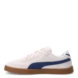 Championes Puma Club II Era Suede, color rosa con detalles en azul y suela marrón.