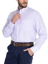 Camisa de hombre RKF, modelo WF PB, de manga larga con diseño a cuadros celestes y blancos. Tiene cuello abotonado, bolsillo en el pecho con logo bordado y tecnología wrinkle-free.