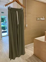 Pantalón palazzo color ladrillo, de morley de viscosa, con cintura elastizada y cordón blanco ajustable.