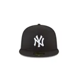 Gorra de béisbol negra con logo de los New York Yankees bordado en blanco.