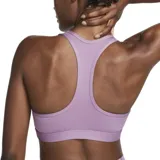 Sujetador deportivo Nike Swoosh color verde agua, de soporte medio, con almohadillas cosidas y tecnología Dri-FIT.