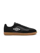 Championes urbanos Umbro Track, color negro con detalles en blanco y suela marrón.