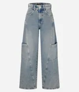 Pantalón wide leg de jeans con cintura alta, lavado dirty, bolsillos laterales grandes y recorte delantero.