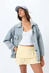 Minifalda color amarillo pastel con cintura elastizada y doble volado.