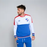 Buzo de cuello redondo Umbro del Club Nacional de Football, modelo Plaqueta CNdeF Oficial para hombre. Diseño con bloques de color azul marino, rojo y blanco. Incluye logo de Umbro y escudo del club en el pecho.