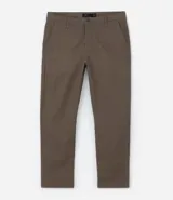 Pantalón de vestir color gris claro, de corte slim fit y largo cropped.