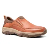 Zapato casual de cuero negro, sin cordones, con elásticos laterales y suela de goma.