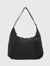 Bolso negro de poliéster con compartimento para mat de yoga y bolsillos con cierre en el exterior.