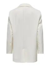 Blazer blanco de corte oversize, con cuello de solapa y cierre con botones.