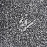 Remera térmica gris de manga larga marca Topper, ideal para mantener el calor corporal durante entrenamientos en climas fríos o actividades al aire libre.