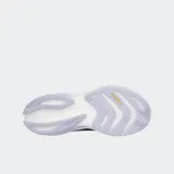 Championes de running Skechers Aero Spark, color negro con logo 'S' blanco en el lateral y entresuela blanca gruesa. Presenta tecnología HYPER BURST ICE™ y placa H con infusión de carbono.