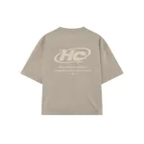 Remera oversize color beige, 100% algodón, con estampado trasero de las letras "HC" en grande y texto "VENEFOCULTURE | COPYRIGHT 2022" debajo.