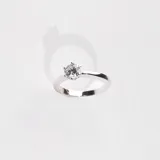 Anillo de plata 925 con circonia engarzada.