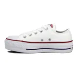 Championes Converse Chuck Taylor con plataforma, color blanco con detalles en rojo y azul.