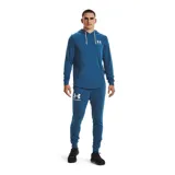 Buzo Under Armour Rival Terry de hombre, color gris jaspeado, con capucha y cordones ajustables. Logo de la marca estampado en el pecho.