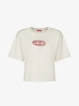 Camiseta oversize Diesel para mujer, color blanco, confeccionada en algodón orgánico. Presenta un logo moderno con efecto peekaboo: un parche de la D ovalada, cortado a láser y bordado, deja entrever la piel en el pecho.