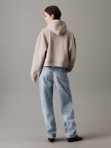 Buzo holgado con capucha Calvin Klein color lila, con logo CK bordado en relieve en el frente.