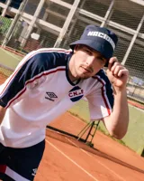 Piluso azul marino con la palabra "NACIONAL" estampada en blanco en el frente.