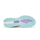 Championes para correr 361° blancos con detalles en lila, celeste y verde. La entresuela está hecha de material QU!KCQTECH respetuoso con el medio ambiente. Un inserto de plástico especial ARCHLOCK ubicado en la entresuela distribuye el peso de manera uniforme y sostiene el arco del pie.