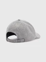 Gorra de béisbol gris de Tommy Hilfiger, confeccionada en mezcla de lana y poliéster. Presenta el logo de la marca bordado en el frente y una tira distintiva con los colores de la marca en el borde de la visera.