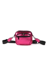 Bandolera mini de color fucsia con múltiples compartimentos y correa ajustable.