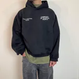 Canguro negro con capucha, corte boxy y estampado frontal con la frase "Community of talented people" y "Duxon Creative Studio est.1982".