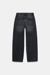 Jeans de tiro medio con corte relaxed fit y balloon leg, color azul denim. Cuenta con cintura con trabillas, cinco bolsillos y cierre frontal con cremallera y botón. Modelo ZARA WOMAN COLLECTION.