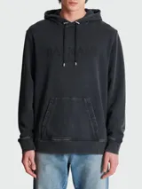 Canguro negro con capucha y cordones ajustables, de corte recto y mangas largas. Presenta el logo de Balmain bordado en el pecho y un bolsillo tipo canguro.