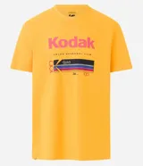 Remera amarilla de algodón con cuello redondo y mangas cortas. Estampado frontal con el logo de Kodak y un rollo de película.