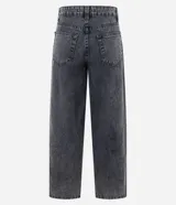 Pantalón de jeans para mujer, modelo baggy de cintura media, confeccionado en algodón con efecto deslavado. Presenta cinco bolsillos y cierre tradicional.