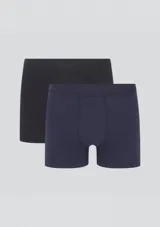 Pack de dos calzoncillos tipo bóxer largos, uno negro y otro azul marino, confeccionados en algodón y elastano, con elástico personalizado en la cintura.