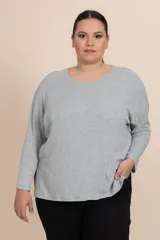 Remera manga larga gris melange de tejido de punto canalé.